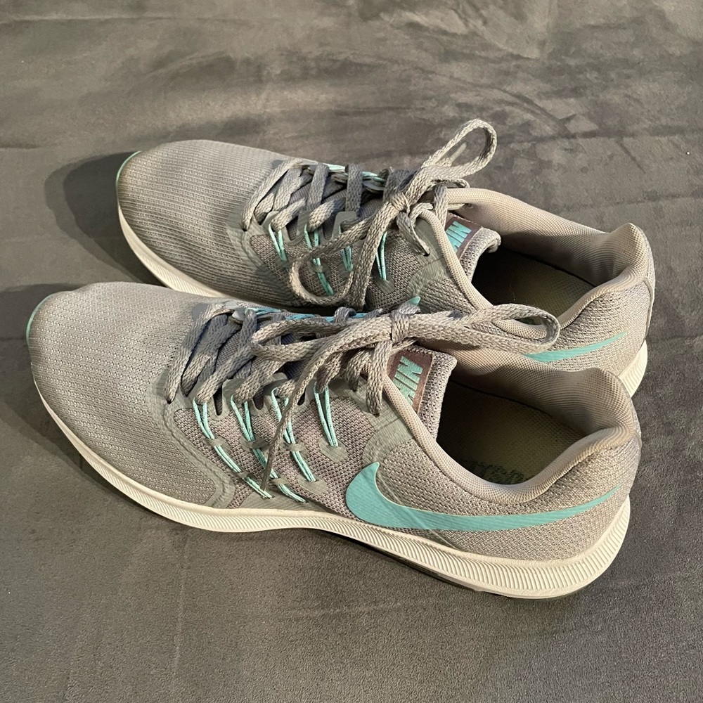 NIKE Run Swift Athletic Shoes for Women, Size 10